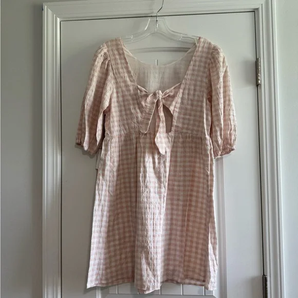 June & Hudson Pink and White Puff Sleeve Mini Dress - Picture 2 of 4